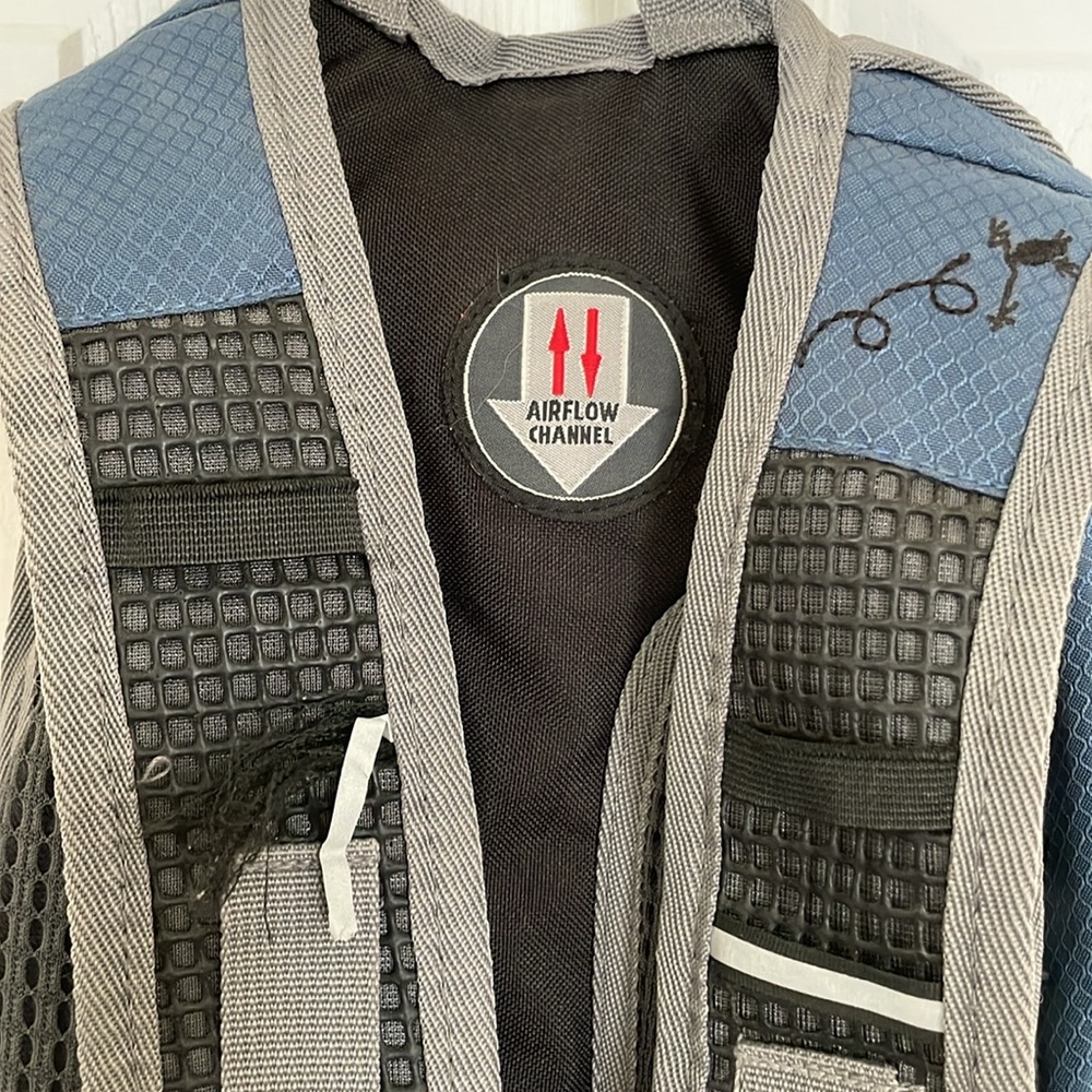 blue black and gray hiking backpack - Picture 4 of 6